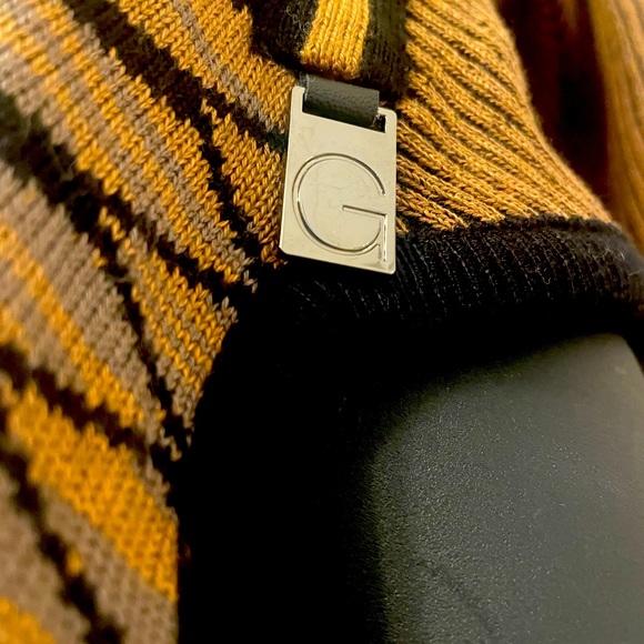 Gaspari. Dino Gaspari Montreal. Hybrid Sweater Cape. Definite Outlander vibes. - Picture 5 of 8